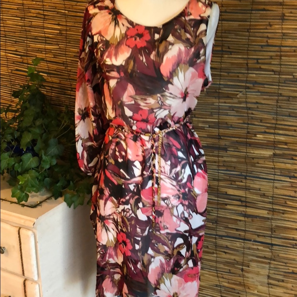 Super cute one sleeve chiffon dress!